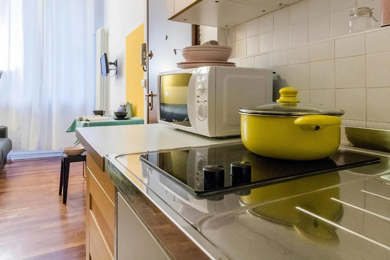 Hintown Little Starlet Apartment Milan Italy